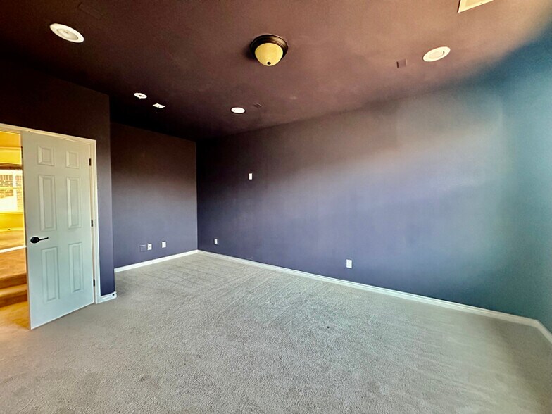 Building Photo - 705 Cypress Hill Dr