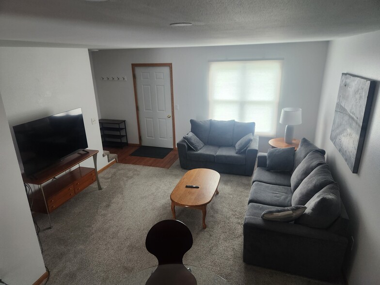 Livingroom - 854 Parkview Dr