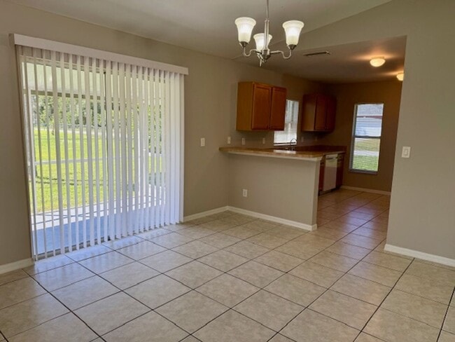 Building Photo - 18-Month Lease at $1,425 / 12-Month Lease ...