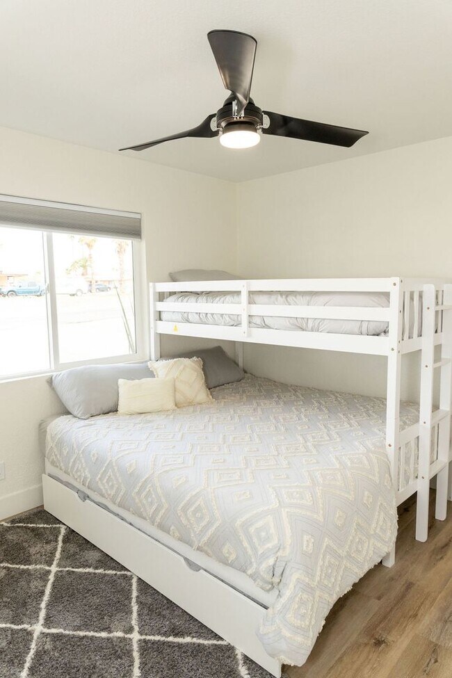 Building Photo - Beautiful Lake Havasau Home