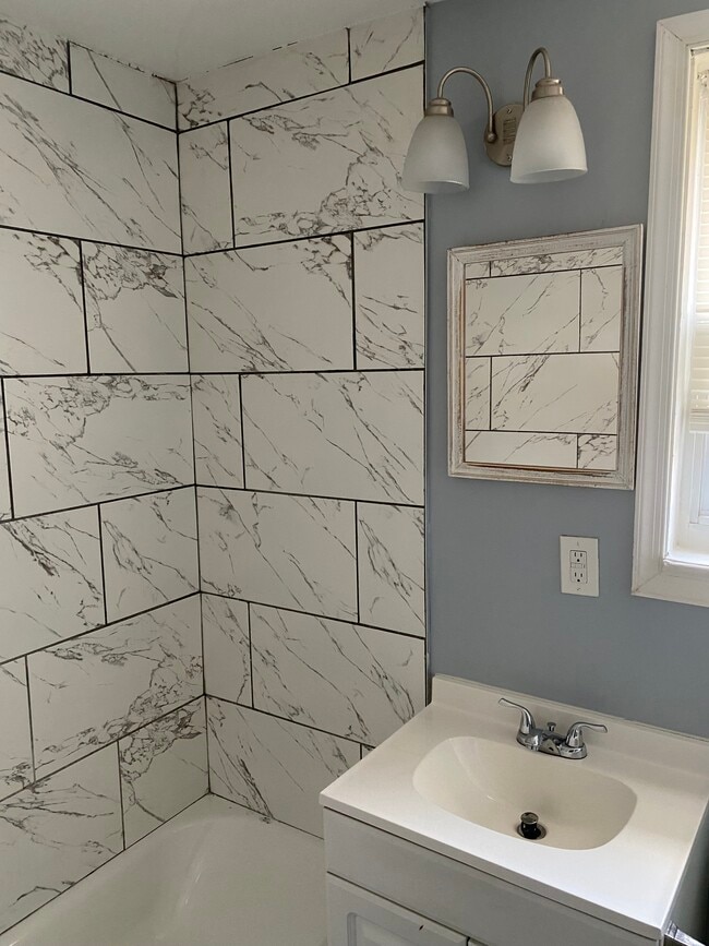 Building Photo - 6254 Everett Ave