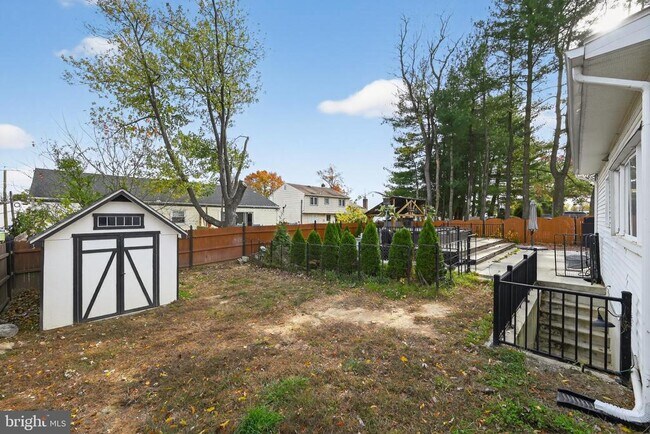 Building Photo - 335 Connecticut Ave