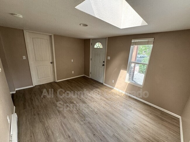 Building Photo - 822 S Logan Ave
