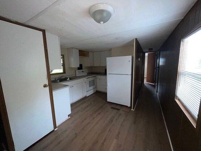 Building Photo - 7709 Brentwood Dr