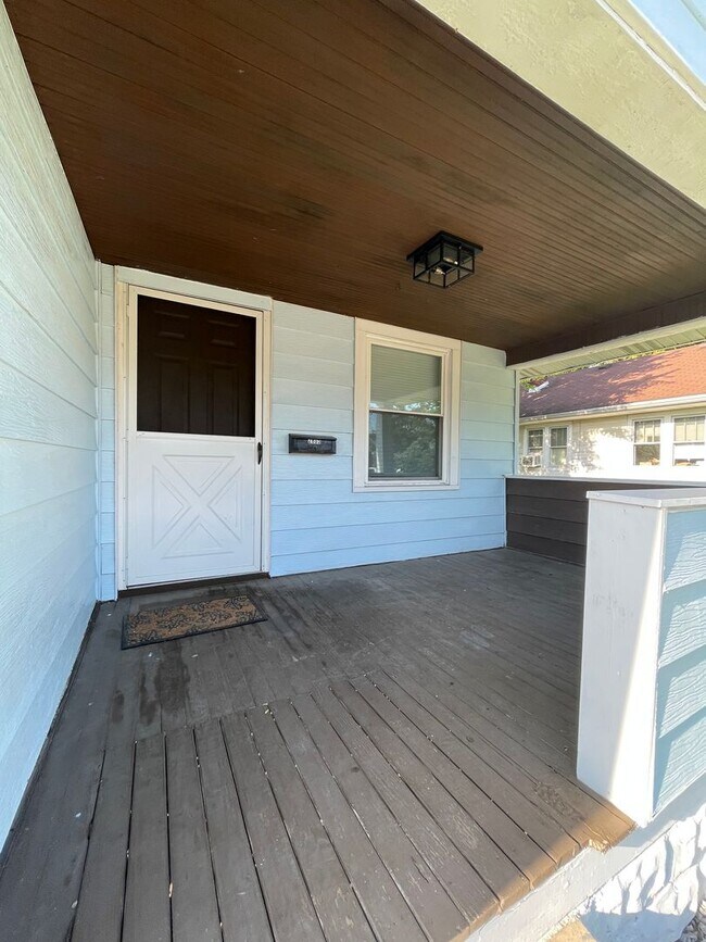 Building Photo - Three Bedroom Single Family Home Near Loeb Stadium