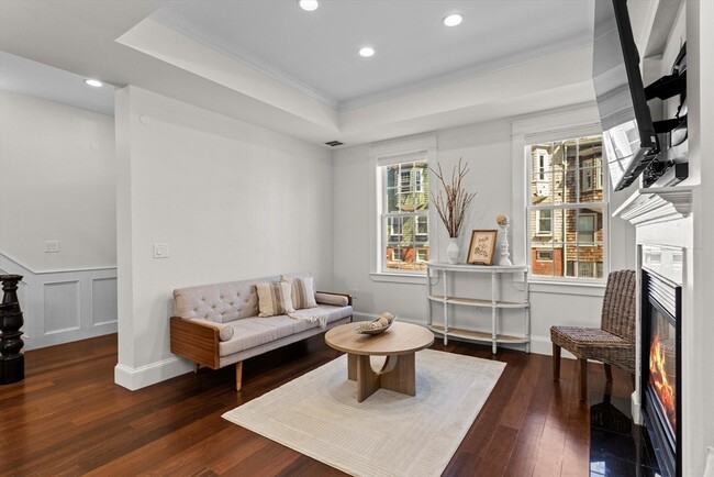 Building Photo - 274 Bunker Hill St