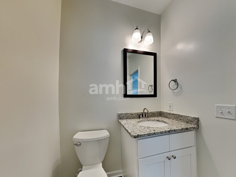 Building Photo - 625 Summer Hill Way