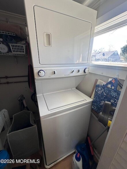 Building Photo - 402 Maple Dr