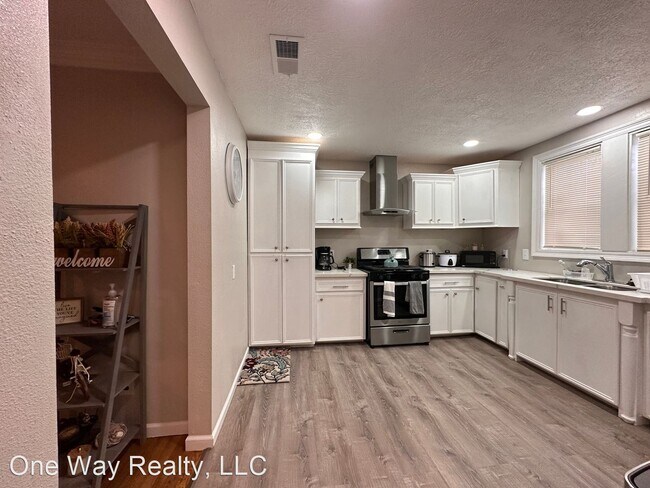 Building Photo - 3 br, 1.5 bath House - 3714 Yale Street