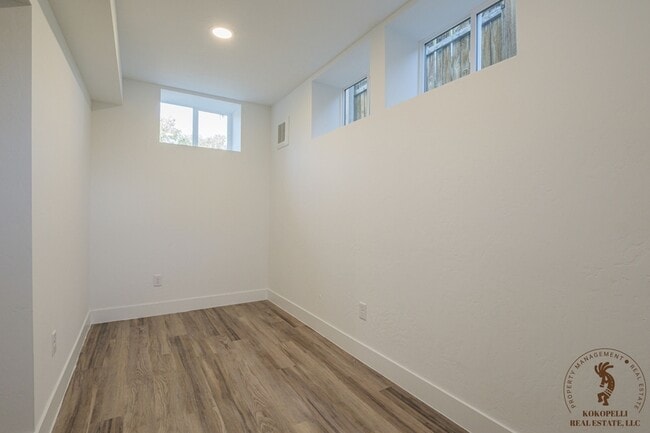Building Photo - 910 Rood Ave