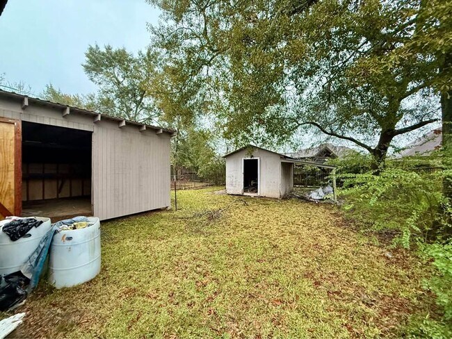 Building Photo - 3 Bedroom 2 Bathroom Home for Rent