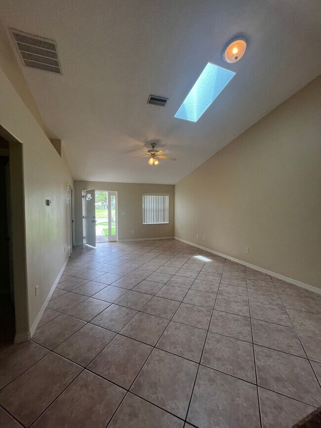 Building Photo - Welcome to this beautiful 3-bedroom, 2-bat...