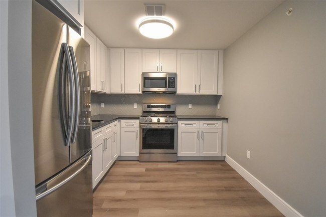 Building Photo - 4201 Bergen Turnpike