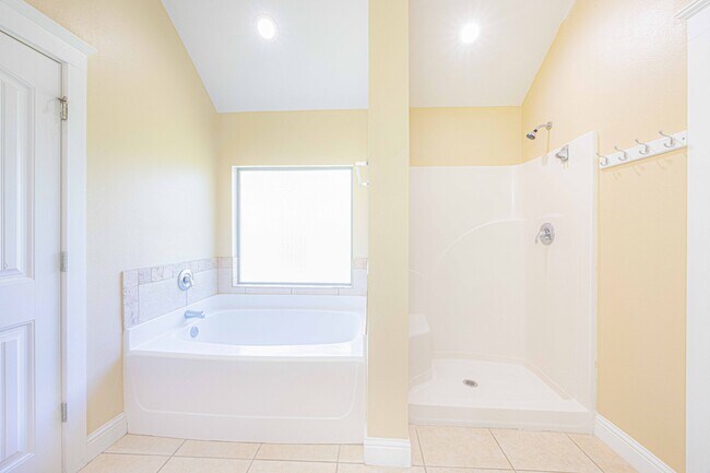 Building Photo - 8808 Bainbridge Dr