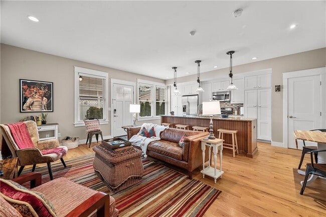 Building Photo - 706 Ivy St