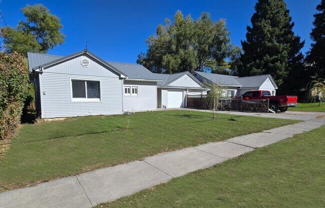 Building Photo - Newly Renovated, Clean & Bright 2 Bedroom, 1 Bathroom Apartment for Rent in Shelley - Washer/Drye...