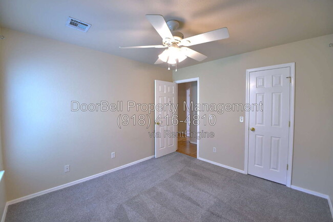 Building Photo - 11621 S Mulberry Ln