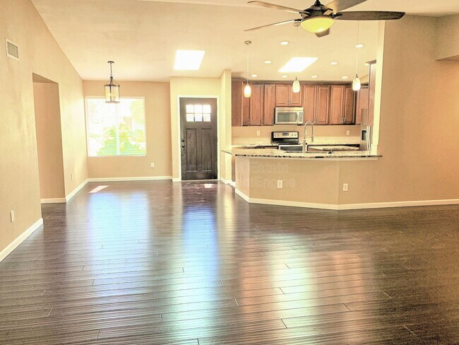 Building Photo - 5916 E Spring Rd