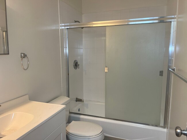 Building Photo - Lansing27