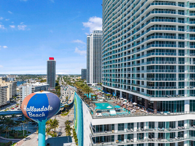 Building Photo - 4111 S Ocean Dr