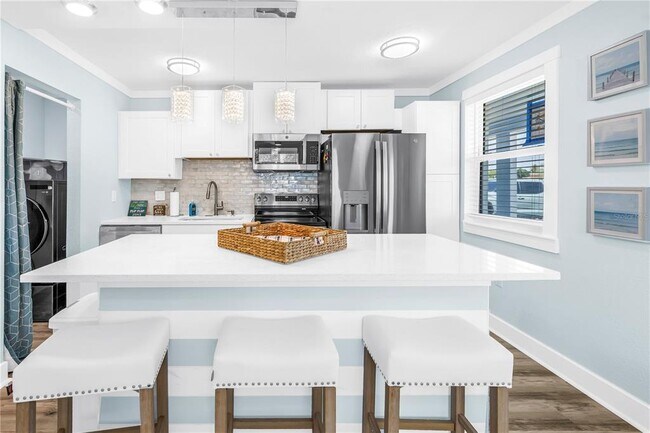 Building Photo - 6892 Gulf Winds Dr