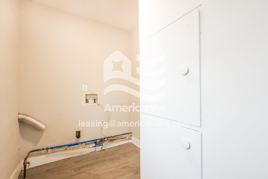 Building Photo - 1506 N Meade St