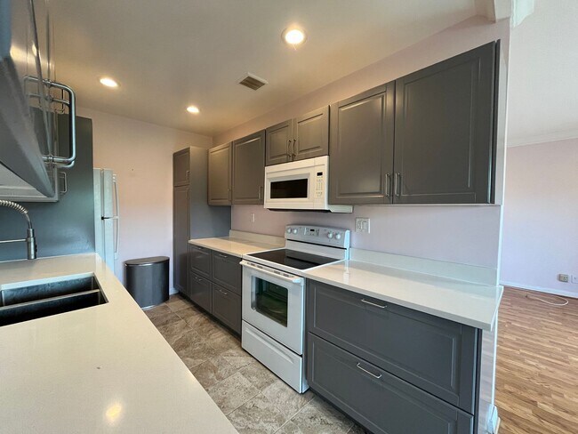 Building Photo - Encino 2+2 w/pool + spa, parking + extra storage!