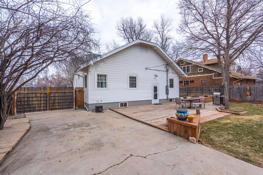 Building Photo - 1811 13th Ave