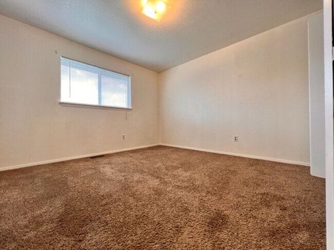 Building Photo - 200 N Stierman Way