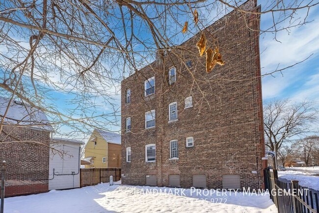 Building Photo - 1843 W 54th St