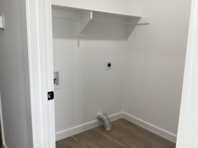 Building Photo - 601 Cata Dr