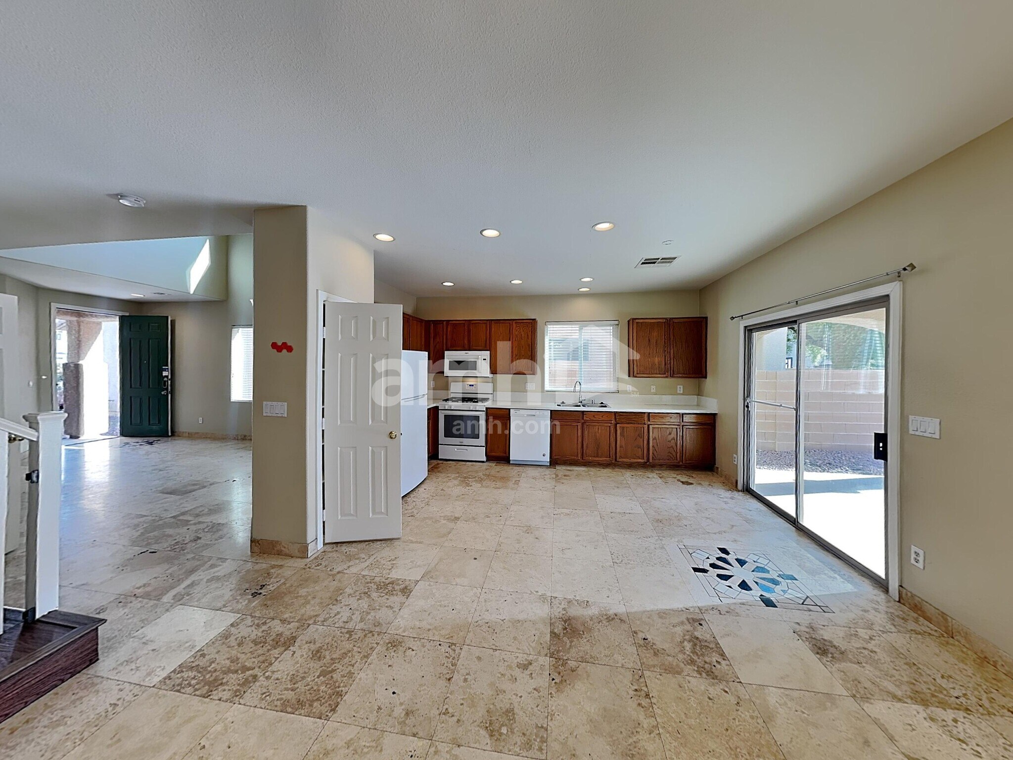 Building Photo - 6327 Hamilton Grove Ave