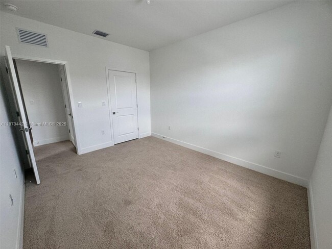 Building Photo - 123 SW 171st Ln
