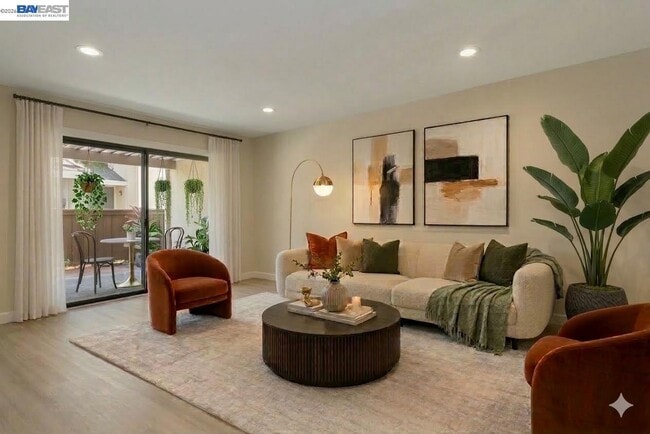 Building Photo - 999 W Evelyn Ave