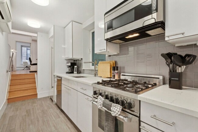 Building Photo - 125 E 83rd St