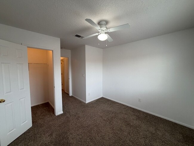 Building Photo - 3 Bedroom Home Available Near Paseo Del Norte Blvd NE & Rainbow Blvd NW!