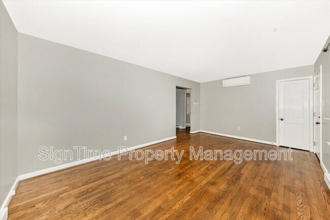 Building Photo - 11025 Rosewood Dr