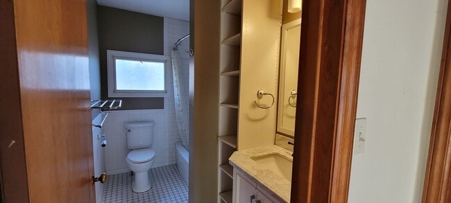 Building Photo - Charming home close to downtown Traverse City