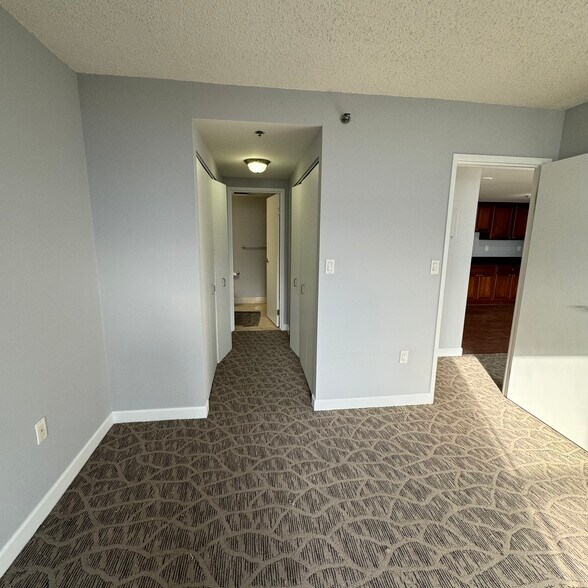 Building Photo - 250 E Harbortown Dr