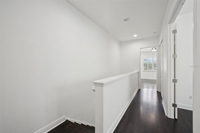 Building Photo - 307 S Arrawana Ave