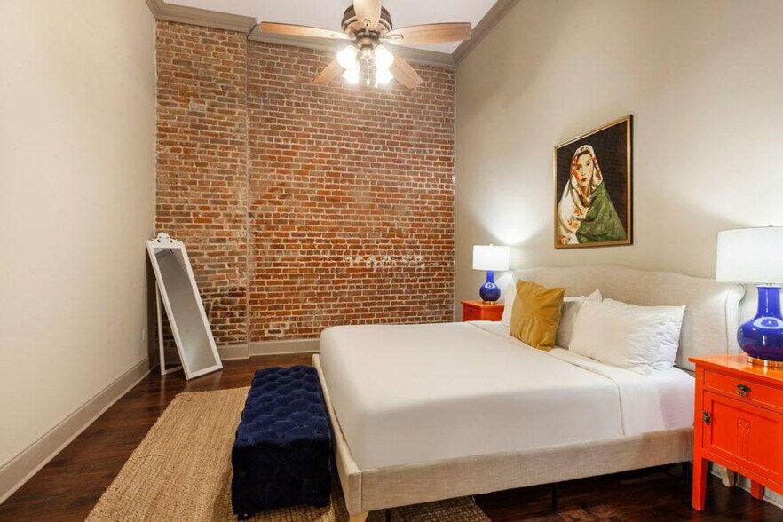 Building Photo - 30 Baronne St