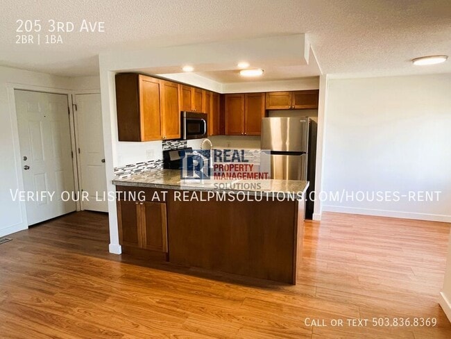 Building Photo - 205 3rd Ave