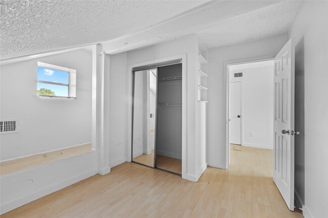 Building Photo - 6327 Lynkat Ln