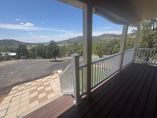 Building Photo - Beautiful 2 Bedroom Home In Central