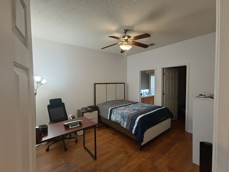 Building Photo - 4104 Pacifica Dr