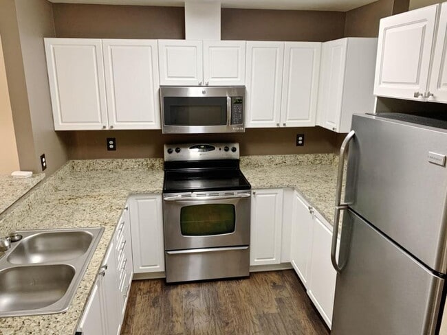 Building Photo - 18501 SE Newport Way