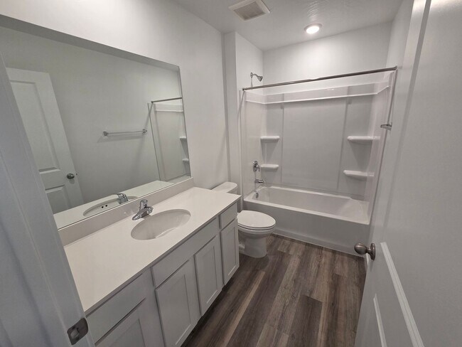 Building Photo - Discover Your Washington Dream Home!