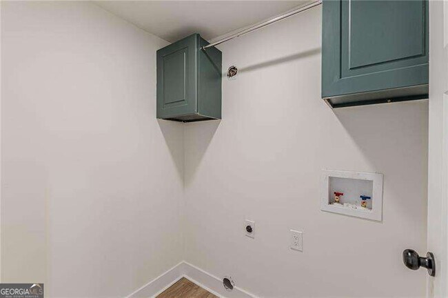 Building Photo - 525 Rosemont Dr