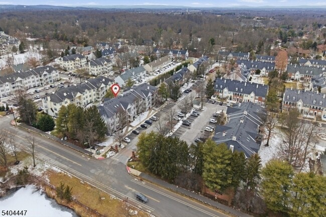 Building Photo - 12 Kingston Run