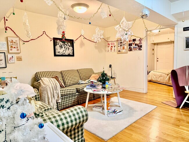 Building Photo - 1122 Commonwealth Ave